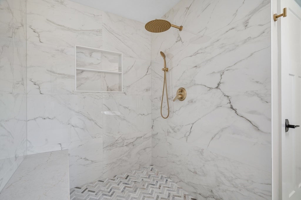 Lincoln, Rhode Island, 02865, United States, ,3 BathroomsBathrooms,Residential,Active,1843459
