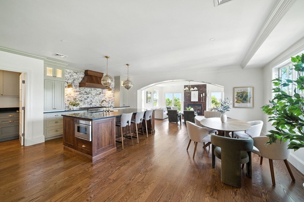 Brookline, Massachusetts, 02446, United States, 4 Bedrooms Bedrooms, ,4 BathroomsBathrooms,Residential,Active,1806604