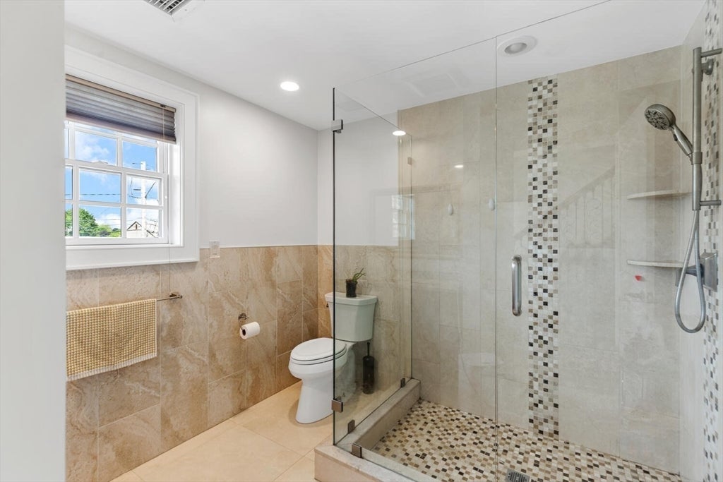 Revere, Massachusetts, 02151, United States, 5 Bedrooms Bedrooms, ,4 BathroomsBathrooms,Residential,Active,1927654