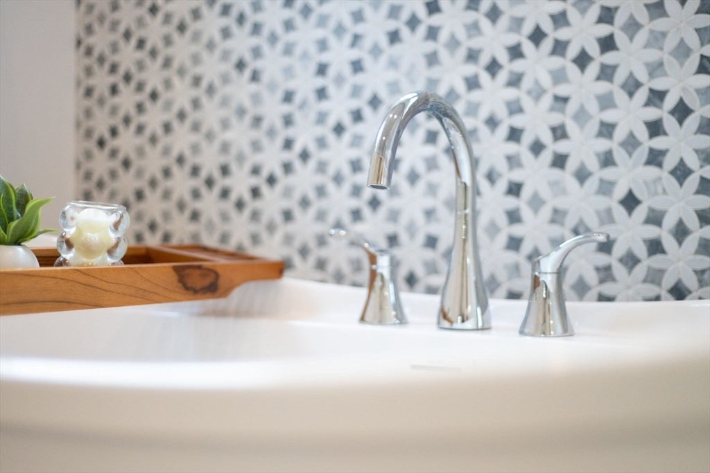 Boxford, Massachusetts, 01921, United States, 4 Bedrooms Bedrooms, ,4 BathroomsBathrooms,Residential,Active,1858684