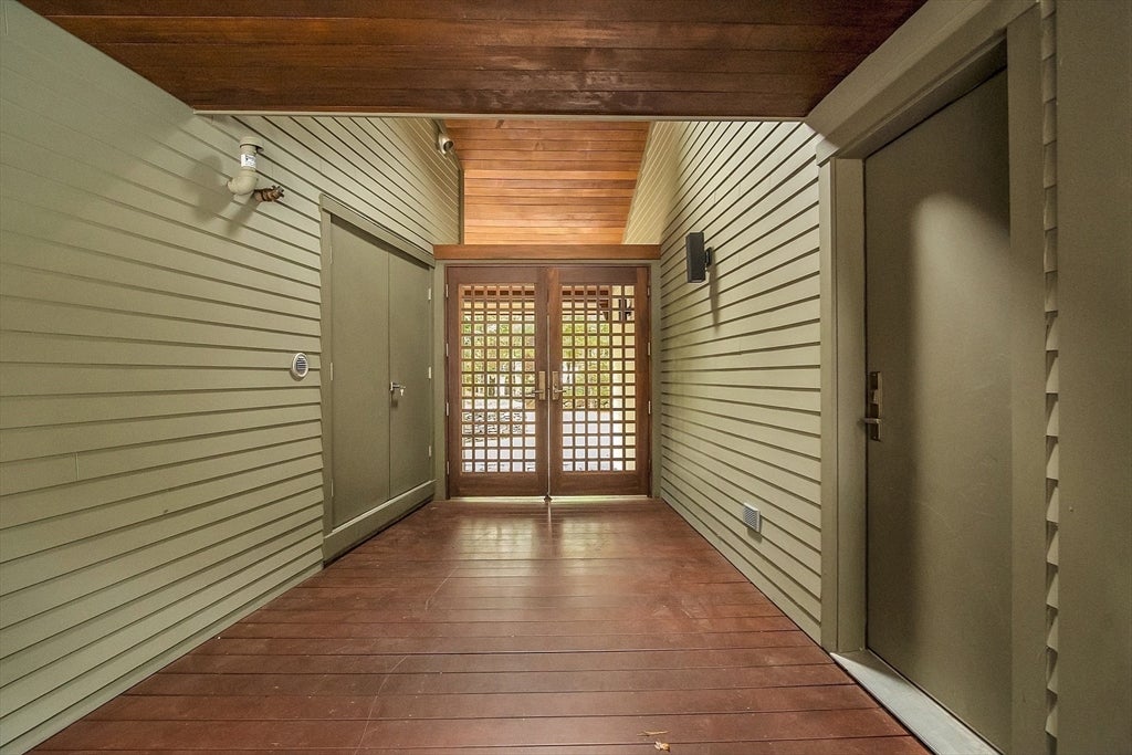 Lynnfield, Massachusetts, 01940, United States, 4 Bedrooms Bedrooms, ,3 BathroomsBathrooms,Residential,Active,1885013