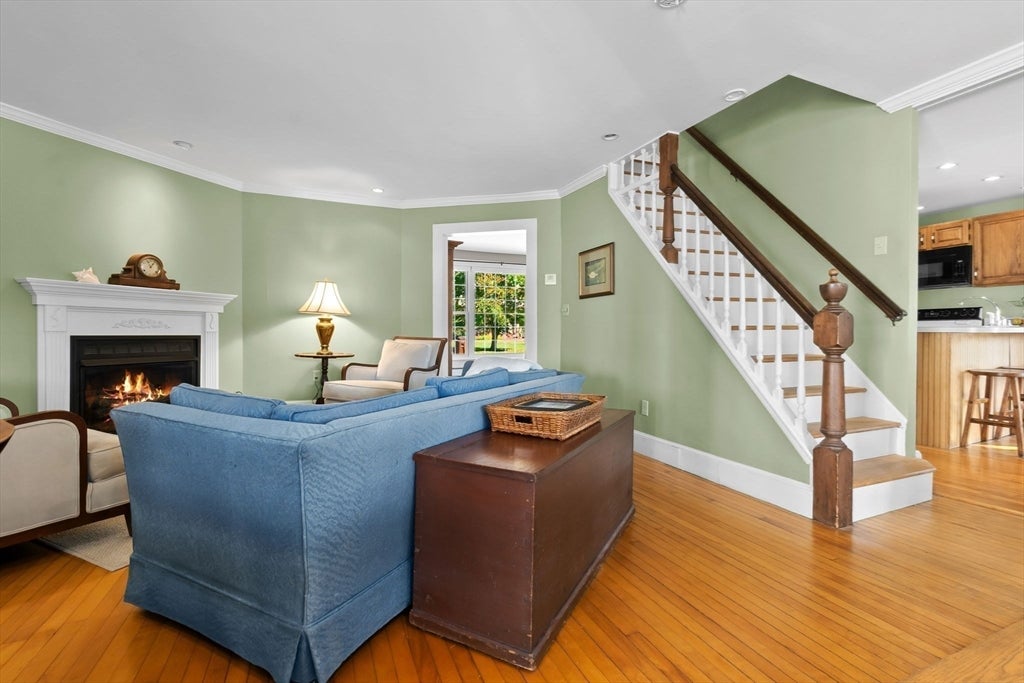 Amesbury, Massachusetts, 01913, United States, 3 Bedrooms Bedrooms, ,3 BathroomsBathrooms,Residential,Active,1929678