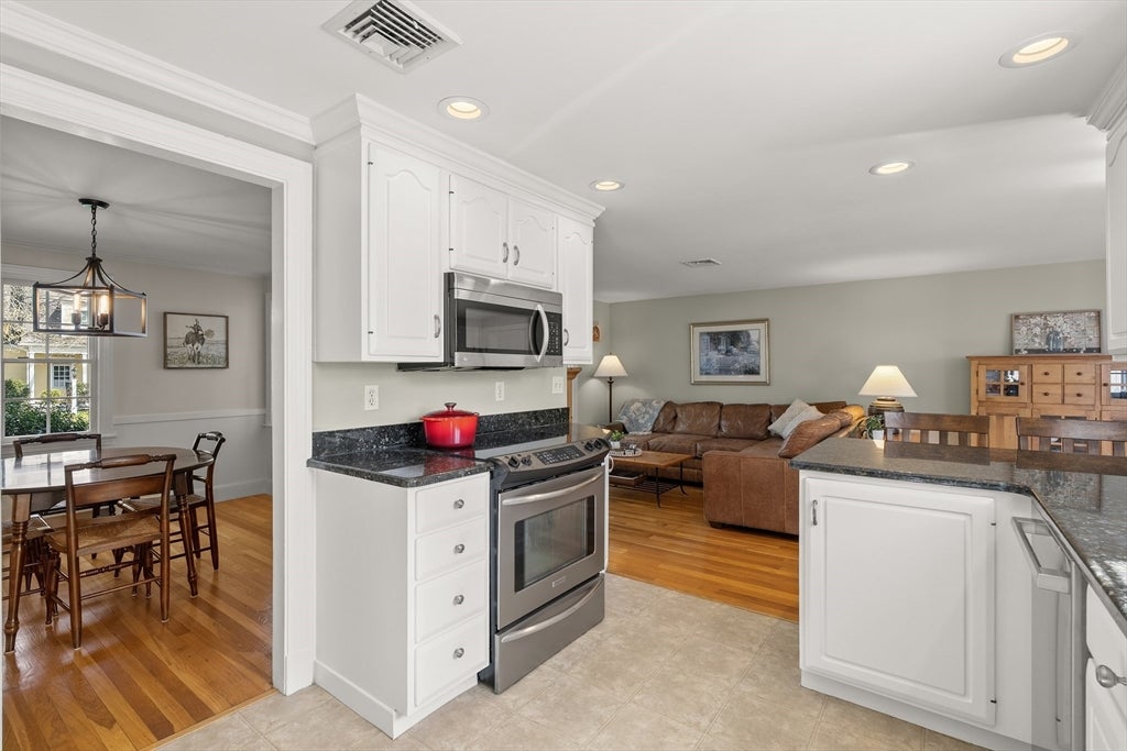 Winchester, Massachusetts, 01890, United States, 4 Bedrooms Bedrooms, ,3 BathroomsBathrooms,Residential,Active,2043140