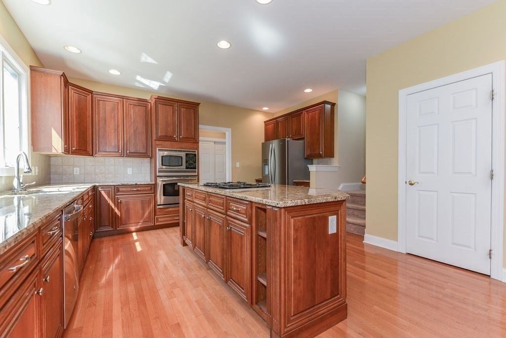 Bellingham, Massachusetts, 02019, United States, 4 Bedrooms Bedrooms, ,4 BathroomsBathrooms,Residential,Active,2045545