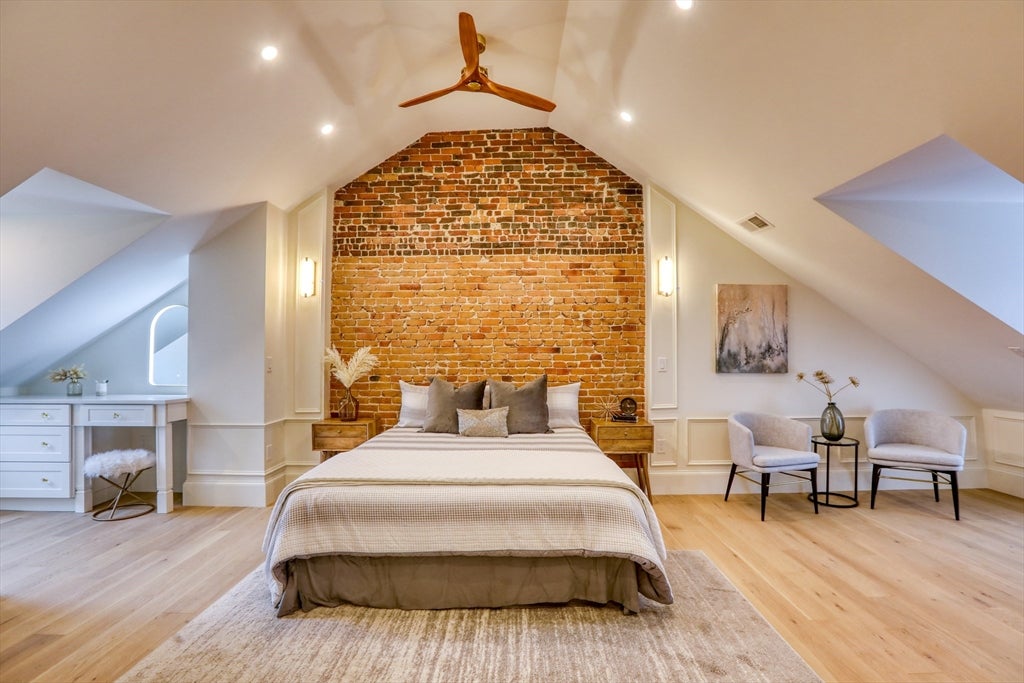 Boston, Massachusetts, 02129, United States, 4 Bedrooms Bedrooms, ,4 BathroomsBathrooms,Residential,Active,2043810
