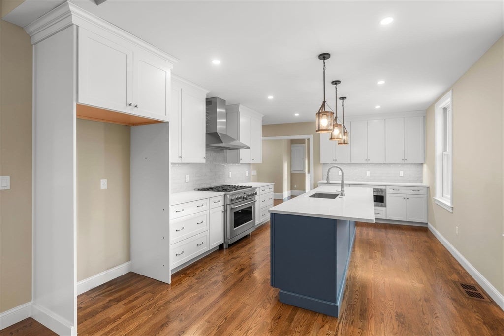 Andover, Massachusetts, 01810, United States, 4 Bedrooms Bedrooms, ,5 BathroomsBathrooms,Residential,Active,2002339