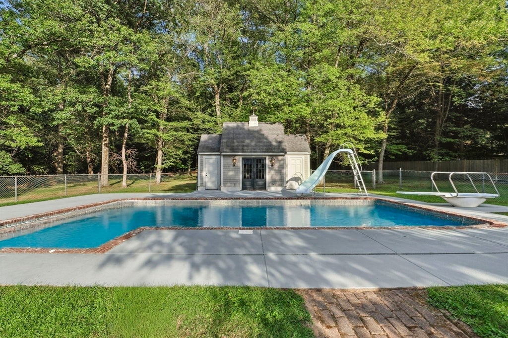 Topsfield, Massachusetts, 01983, United States, 6 Bedrooms Bedrooms, ,4 BathroomsBathrooms,Residential,Active,1936130