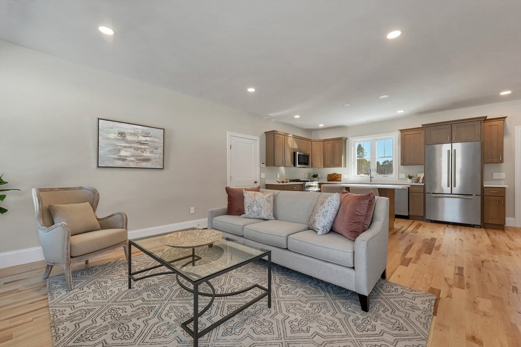 Amherst, New Hampshire, 03031, United States, 6 Bedrooms Bedrooms, ,5 BathroomsBathrooms,Residential,Active,2045750