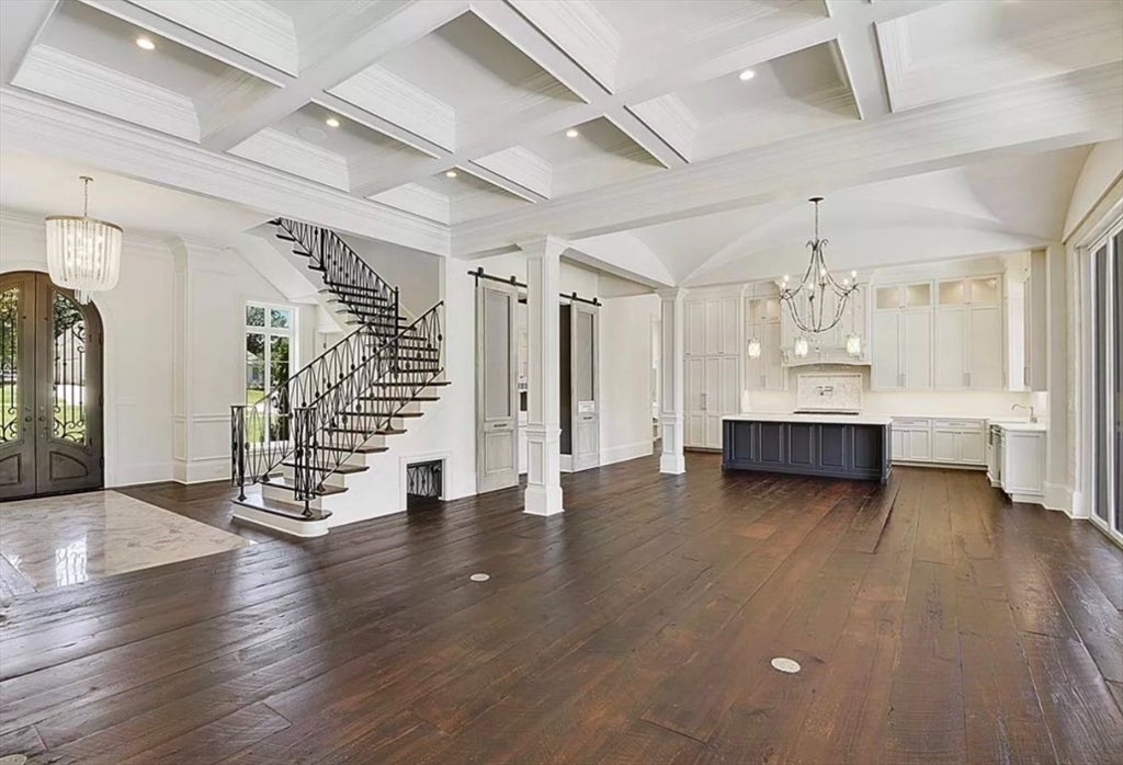 Easton, Massachusetts, 02356, United States, 4 Bedrooms Bedrooms, ,5 BathroomsBathrooms,Residential,Active,1894572