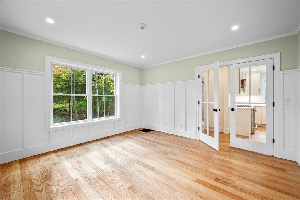 Topsfield, Massachusetts, 01983, United States, 4 Bedrooms Bedrooms, ,3 BathroomsBathrooms,Residential,Active,1962184