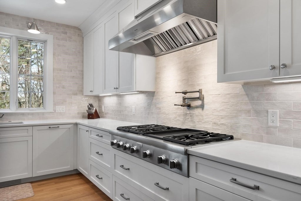 Hopkinton, Massachusetts, 01748, United States, 4 Bedrooms Bedrooms, ,6 BathroomsBathrooms,Residential,Active,2044538