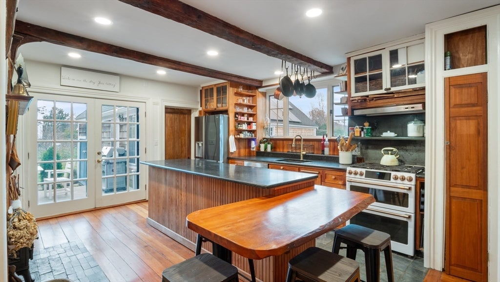 Newbury, Massachusetts, 01951, United States, 5 Bedrooms Bedrooms, ,5 BathroomsBathrooms,Residential,Active,1993932