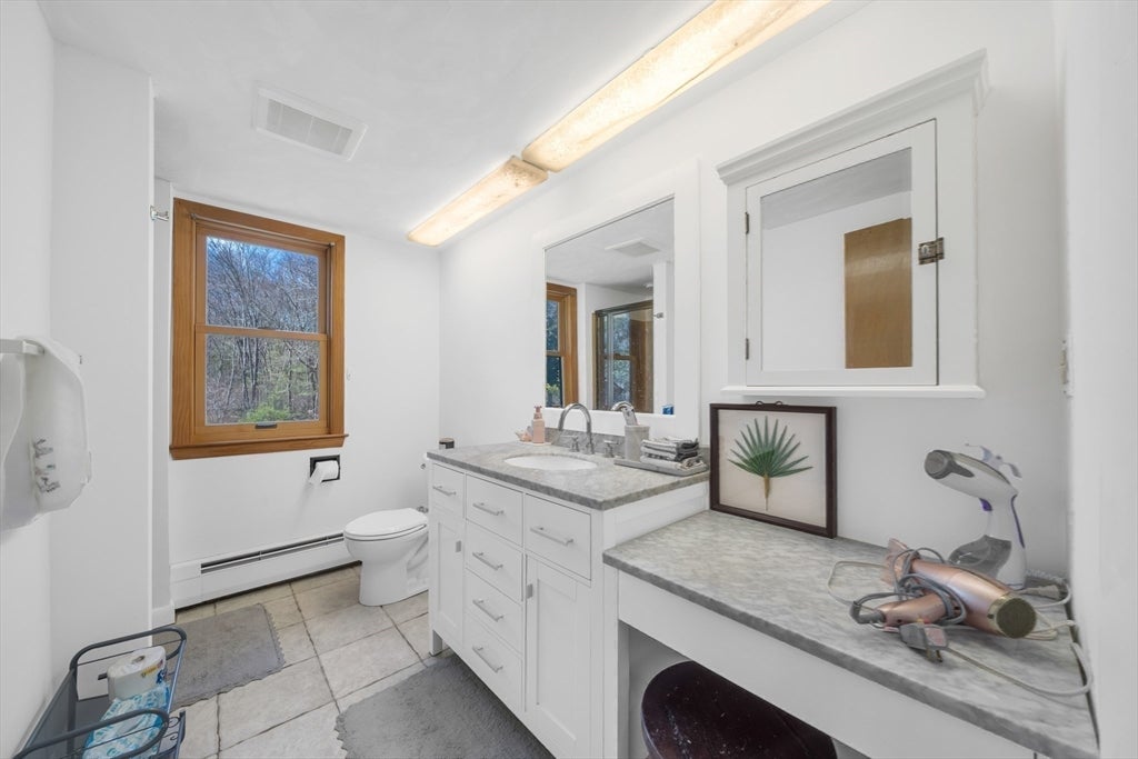 Weston, Massachusetts, 02493, United States, 5 Bedrooms Bedrooms, ,3 BathroomsBathrooms,Residential,Active,2044181