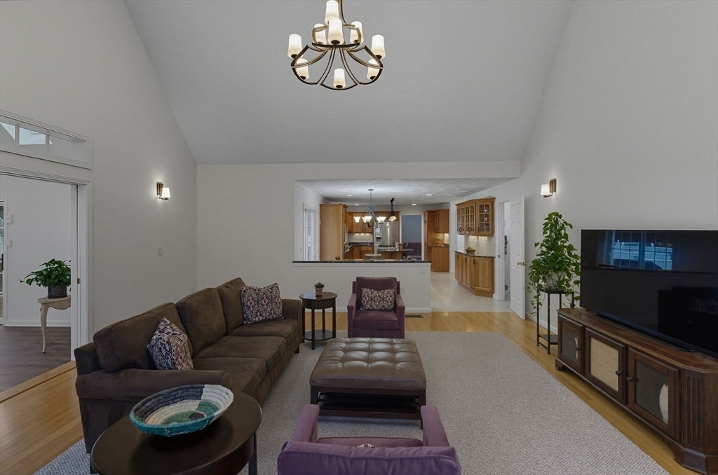 Westford, Massachusetts, 01886, United States, 4 Bedrooms Bedrooms, ,4 BathroomsBathrooms,Residential,Active,1971779