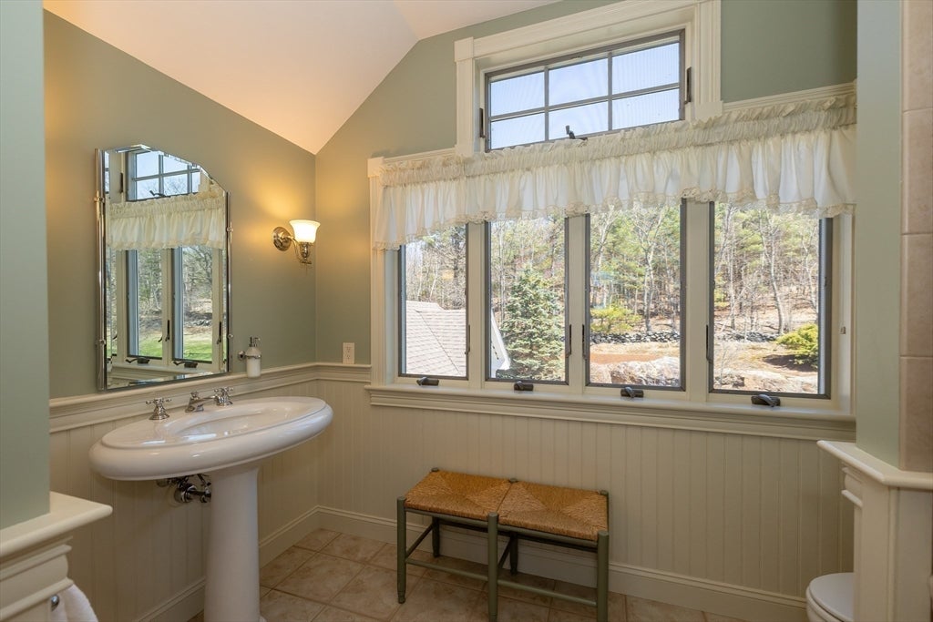 Pittsfield, New Hampshire, 03263, United States, 4 Bedrooms Bedrooms, ,5 BathroomsBathrooms,Residential,Active,1860238