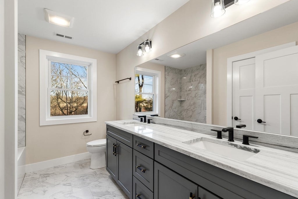 Wakefield, Massachusetts, 01880, United States, 4 Bedrooms Bedrooms, ,4 BathroomsBathrooms,Residential,Active,2010201