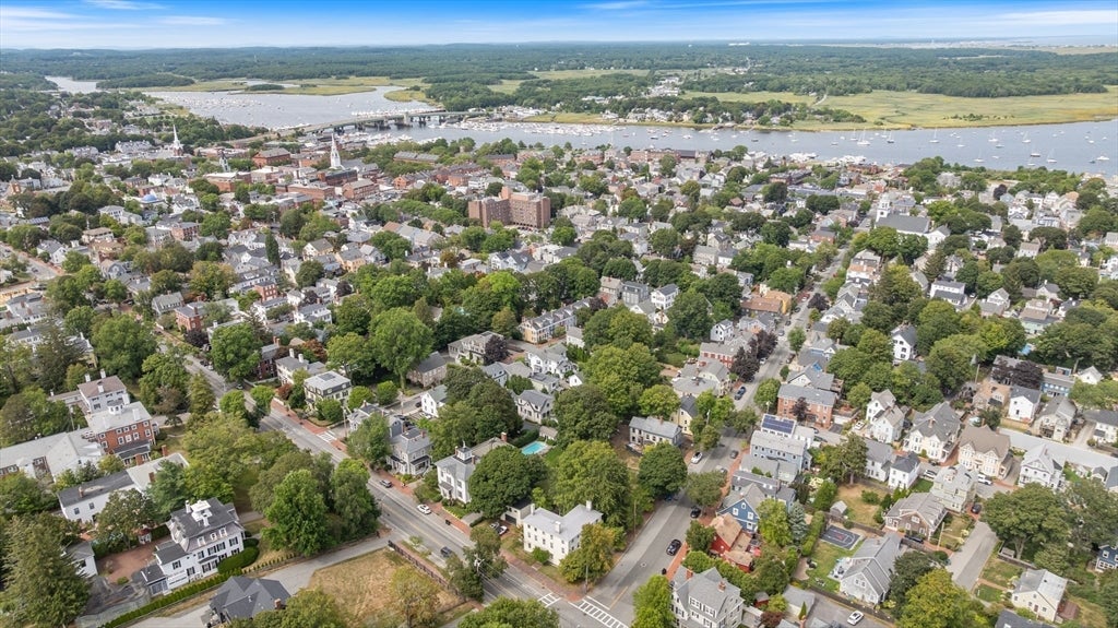 Newburyport, Massachusetts, 01950, United States, 3 Bedrooms Bedrooms, ,2 BathroomsBathrooms,Residential,Active,1944278