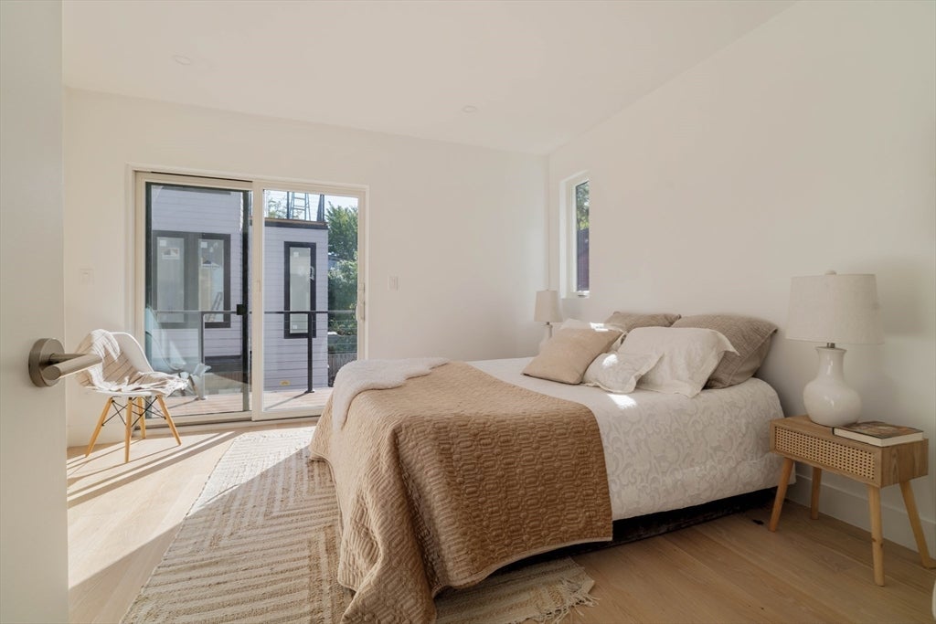 Cambridge, Massachusetts, 02141, United States, 5 Bedrooms Bedrooms, ,5 BathroomsBathrooms,Residential,Active,1942391