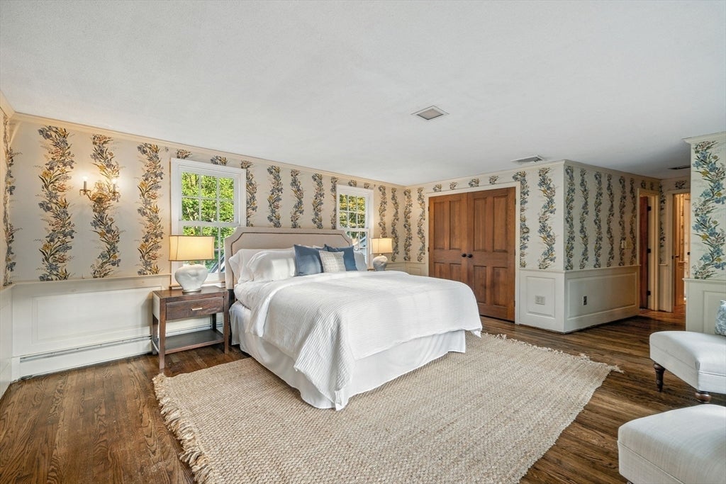 Topsfield, Massachusetts, 01983, United States, 6 Bedrooms Bedrooms, ,4 BathroomsBathrooms,Residential,Active,1936130