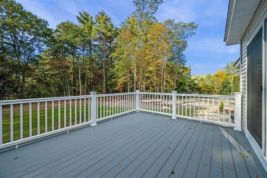 Topsfield, Massachusetts, 01983, United States, 4 Bedrooms Bedrooms, ,3 BathroomsBathrooms,Residential,Active,1962184