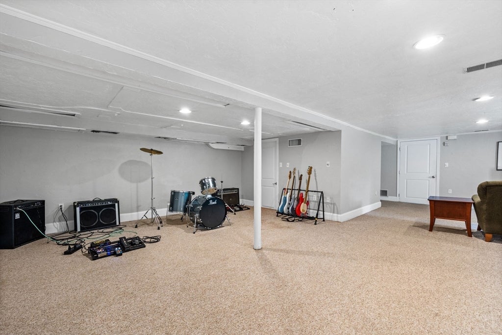 Andover, Massachusetts, 01810, United States, 5 Bedrooms Bedrooms, ,4 BathroomsBathrooms,Residential,Active,1934816