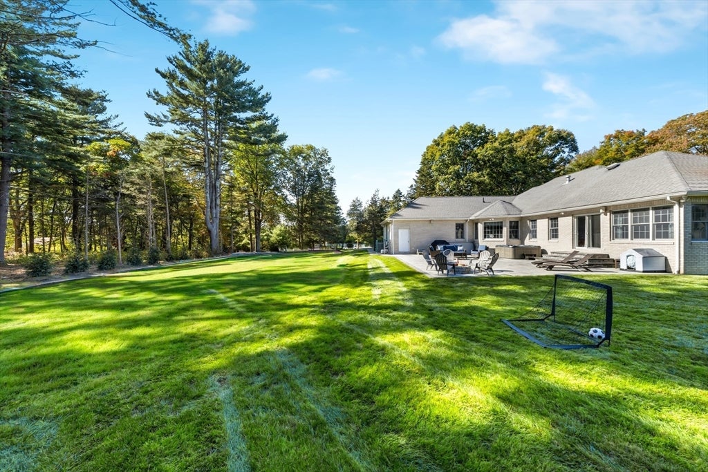 Smithfield, Rhode Island, 02917, United States, 3 Bedrooms Bedrooms, ,2 BathroomsBathrooms,Residential,Active,1963267