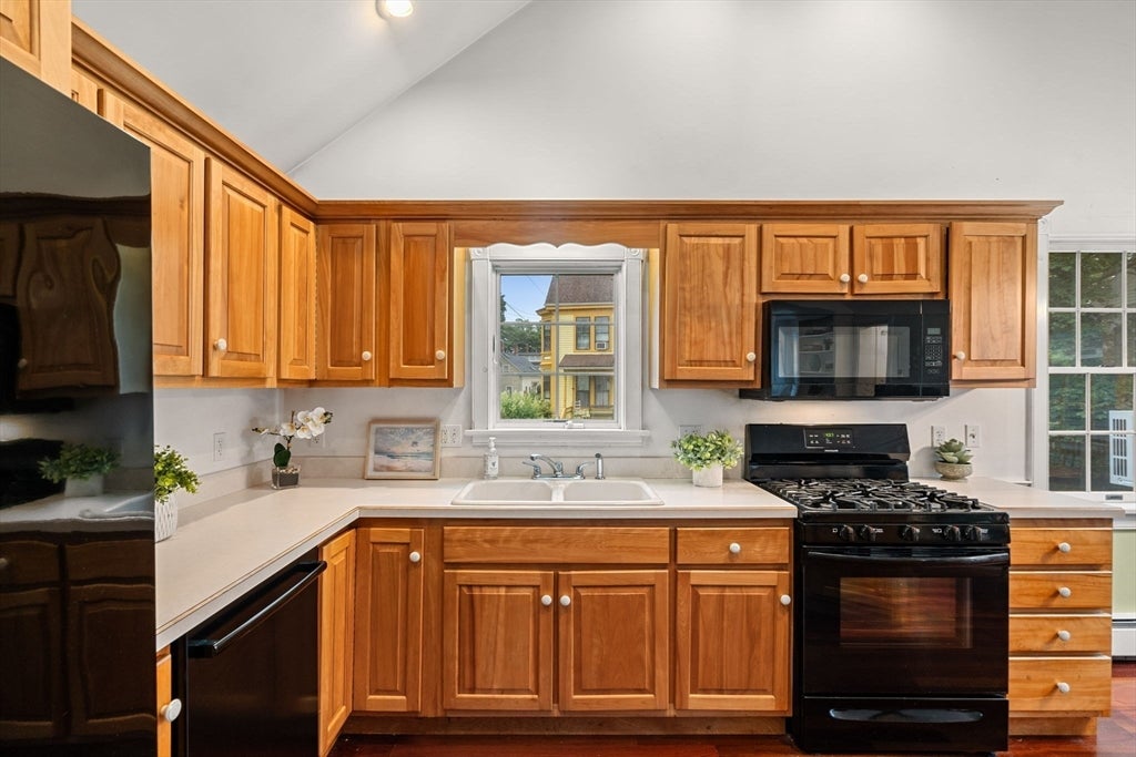 Newburyport, Massachusetts, 01950, United States, 3 Bedrooms Bedrooms, ,2 BathroomsBathrooms,Residential,Active,1922344