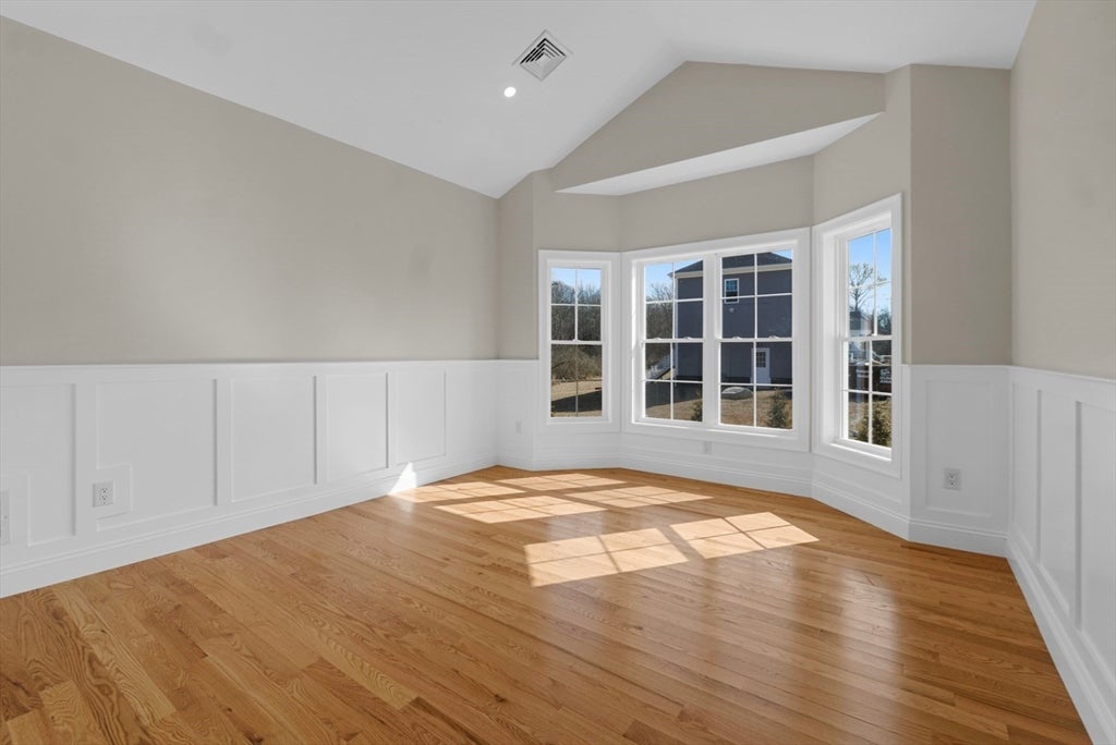 Dartmouth, Massachusetts, 02748, United States, 5 Bedrooms Bedrooms, ,4 BathroomsBathrooms,Residential,Active,1997881