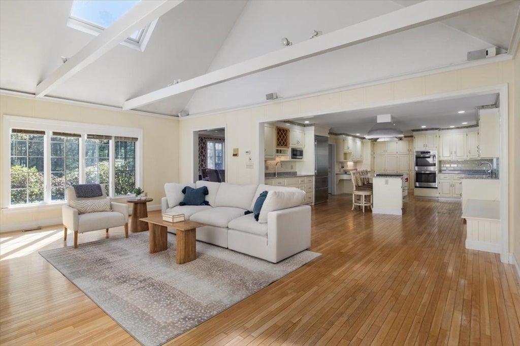 Medfield, Massachusetts, 02052, United States, 5 Bedrooms Bedrooms, ,4 BathroomsBathrooms,Residential,Active,1790178