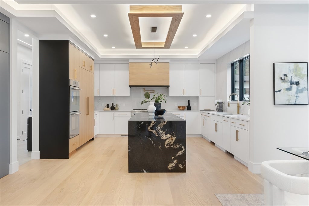 Newton, Massachusetts, 02461, United States, 5 Bedrooms Bedrooms, ,4 BathroomsBathrooms,Residential,Active,2013410