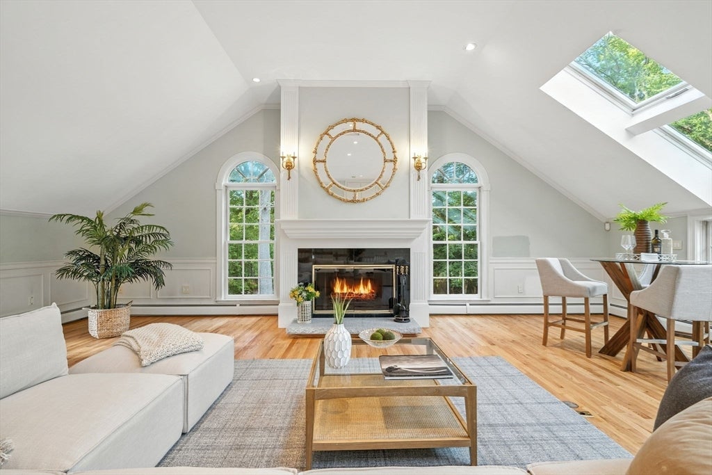 Topsfield, Massachusetts, 01983, United States, 6 Bedrooms Bedrooms, ,4 BathroomsBathrooms,Residential,Active,1936130