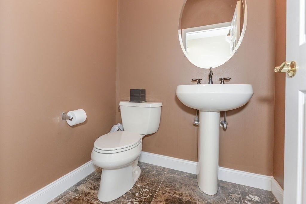 Bellingham, Massachusetts, 02019, United States, 4 Bedrooms Bedrooms, ,4 BathroomsBathrooms,Residential,Active,2045545