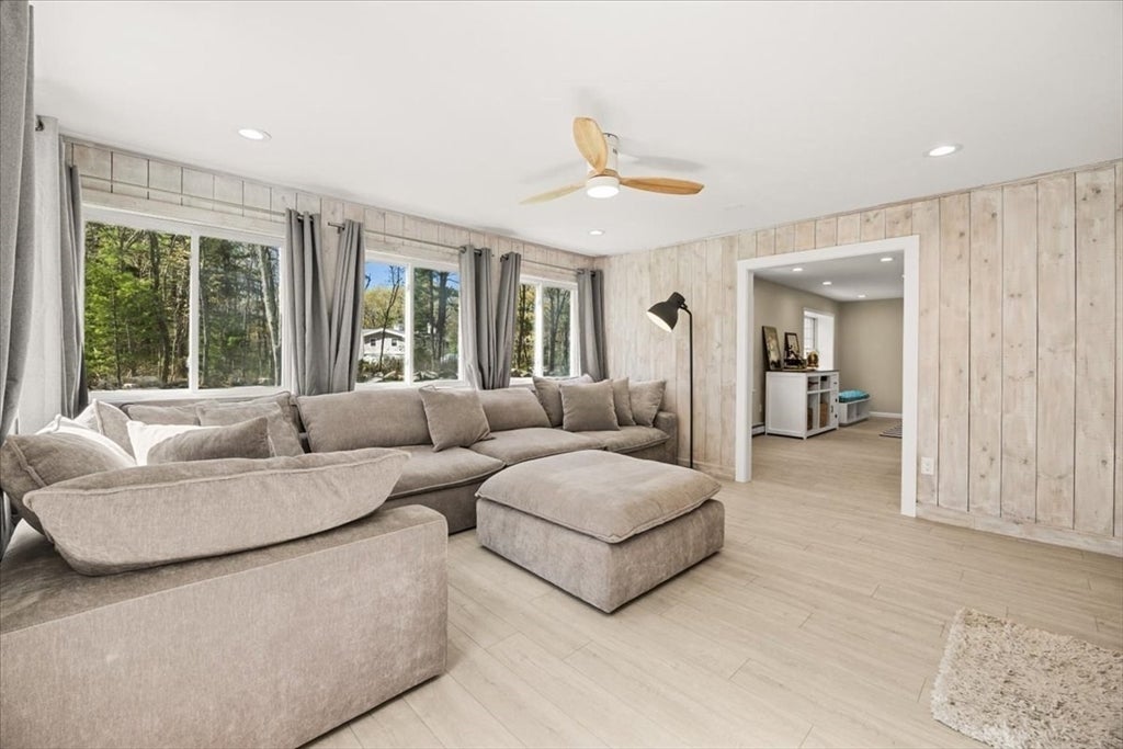 Bourne, Massachusetts, 02532, United States, 4 Bedrooms Bedrooms, ,4 BathroomsBathrooms,Residential,Active,2052070