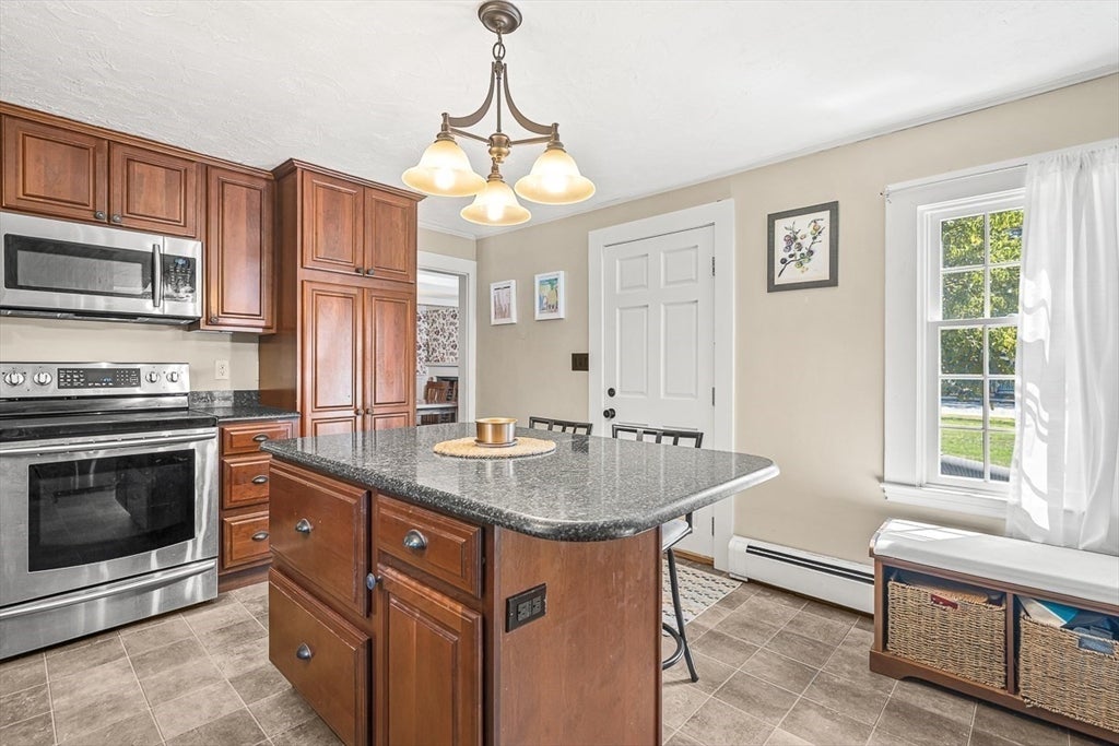 Beverly, Massachusetts, 01915, United States, 3 Bedrooms Bedrooms, ,2 BathroomsBathrooms,Residential,Active,1936404