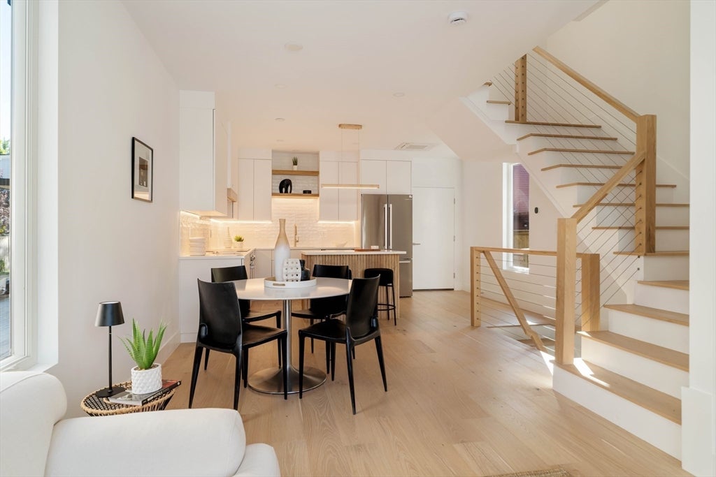 Cambridge, Massachusetts, 02141, United States, 5 Bedrooms Bedrooms, ,5 BathroomsBathrooms,Residential,Active,1942403
