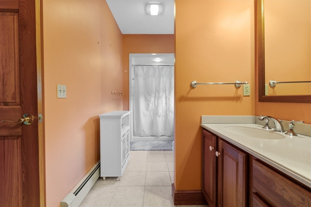 Middleboro, Massachusetts, 02346, United States, 4 Bedrooms Bedrooms, ,5 BathroomsBathrooms,Residential,Active,1858668