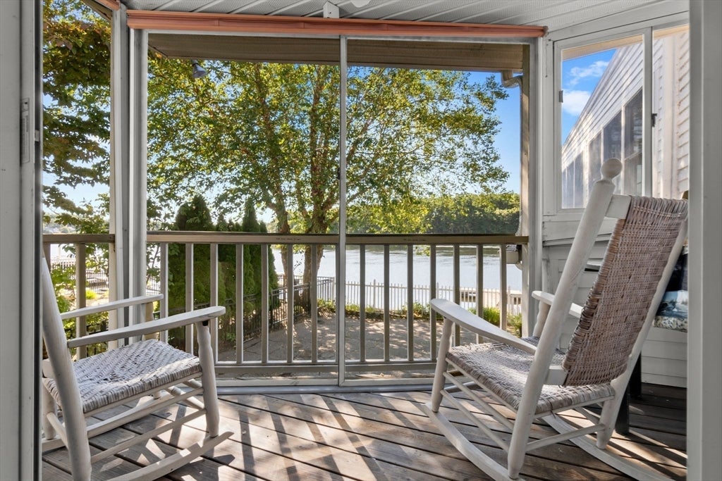 Amesbury, Massachusetts, 01913, United States, 3 Bedrooms Bedrooms, ,3 BathroomsBathrooms,Residential,Active,1929678