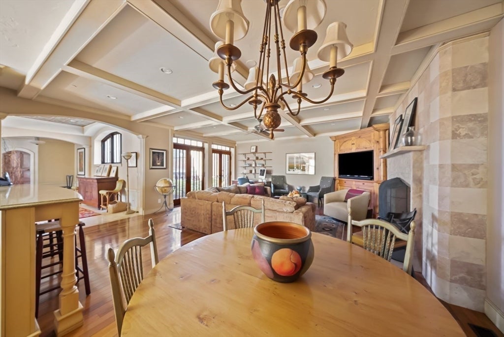 Boston, Massachusetts, 02108, United States, 3 Bedrooms Bedrooms, ,4 BathroomsBathrooms,Residential,Active,1960165