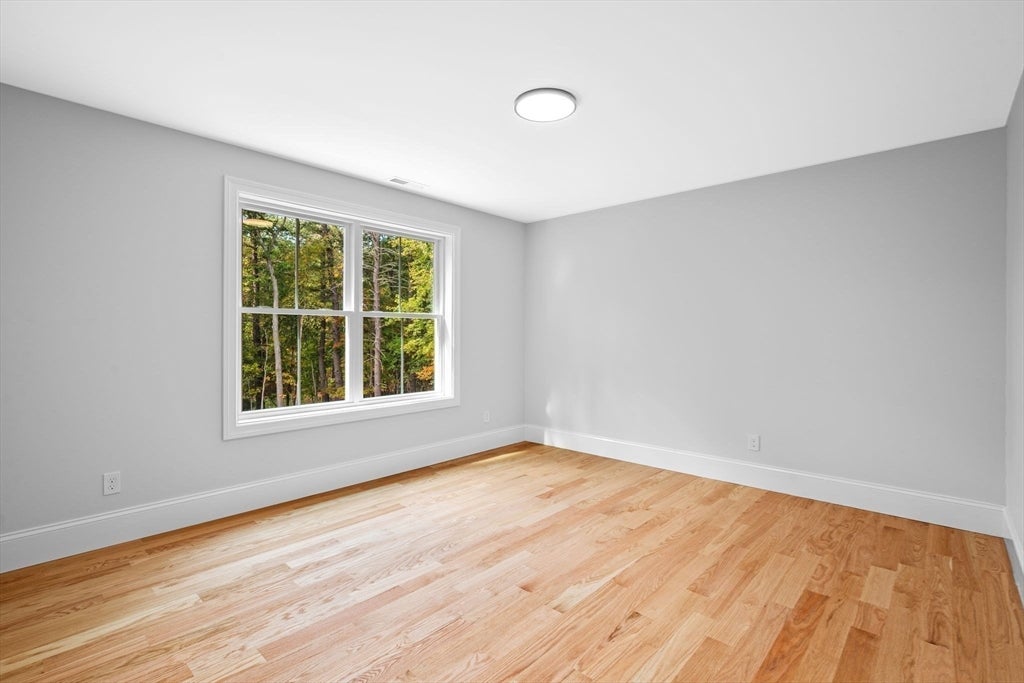 Topsfield, Massachusetts, 01983, United States, 4 Bedrooms Bedrooms, ,3 BathroomsBathrooms,Residential,Active,1962184