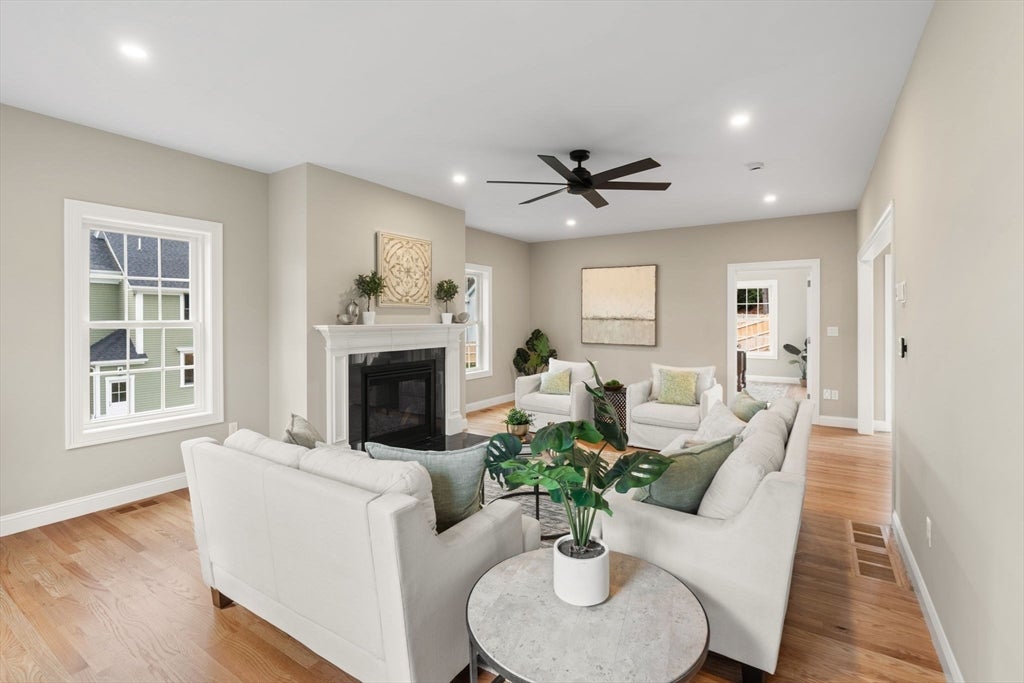 Andover, Massachusetts, 01810, United States, 4 Bedrooms Bedrooms, ,3 BathroomsBathrooms,Residential,Active,1990653