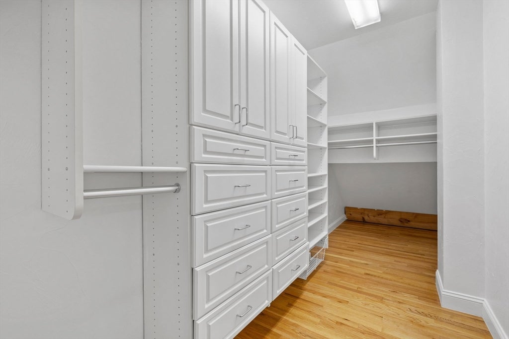 Shrewsbury, Massachusetts, 01545, United States, 6 Bedrooms Bedrooms, ,5 BathroomsBathrooms,Residential,Active,1904160