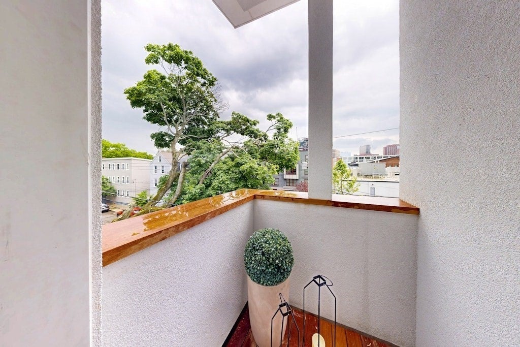 Cambridge, Massachusetts, 02141, United States, 3 Bedrooms Bedrooms, ,3 BathroomsBathrooms,Residential,Active,1945532