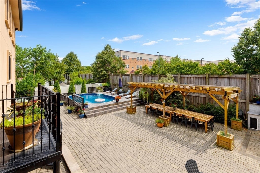 Revere, Massachusetts, 02151, United States, 5 Bedrooms Bedrooms, ,4 BathroomsBathrooms,Residential,Active,1927654