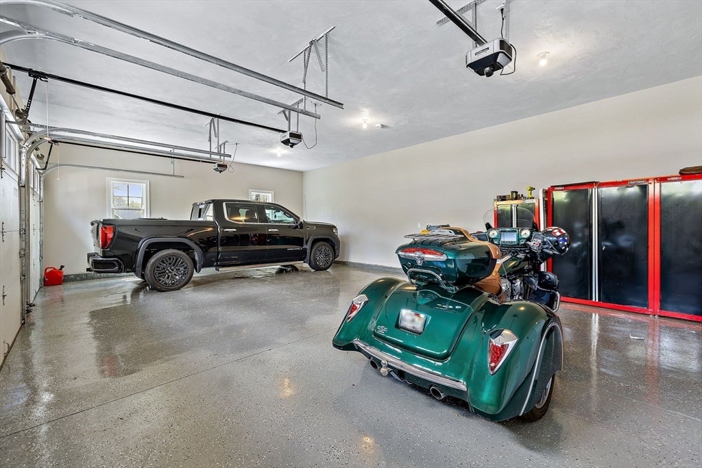 Easton, Massachusetts, 02356, United States, 5 Bedrooms Bedrooms, ,6 BathroomsBathrooms,Residential,Active,1968388