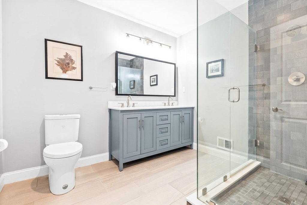 Andover, Massachusetts, 01810, United States, 5 Bedrooms Bedrooms, ,4 BathroomsBathrooms,Residential,Active,1934816