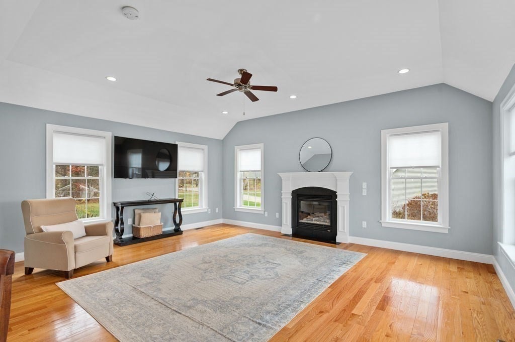 West Newbury, Massachusetts, 01985, United States, 4 Bedrooms Bedrooms, ,4 BathroomsBathrooms,Residential,Active,1986888