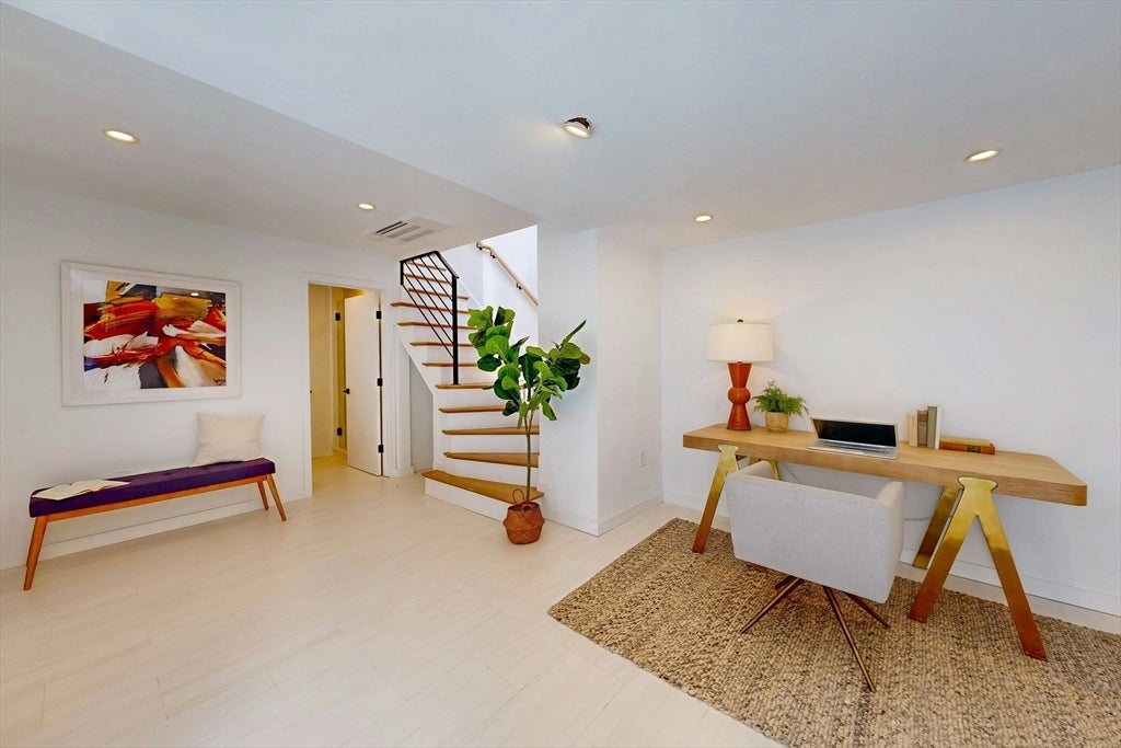 Cambridge, Massachusetts, 02141, United States, 4 Bedrooms Bedrooms, ,5 BathroomsBathrooms,Residential,Active,1945450