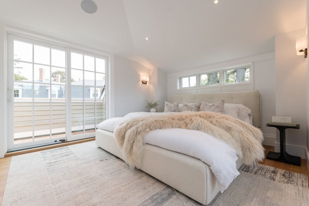 Newton, Massachusetts, 02466, United States, 4 Bedrooms Bedrooms, ,6 BathroomsBathrooms,Residential,Active,1934774