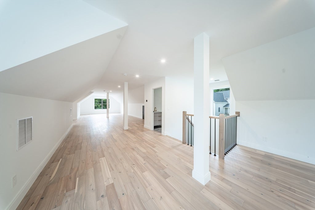 Southborough, Massachusetts, 01772, United States, 4 Bedrooms Bedrooms, ,5 BathroomsBathrooms,Residential,Active,2007207