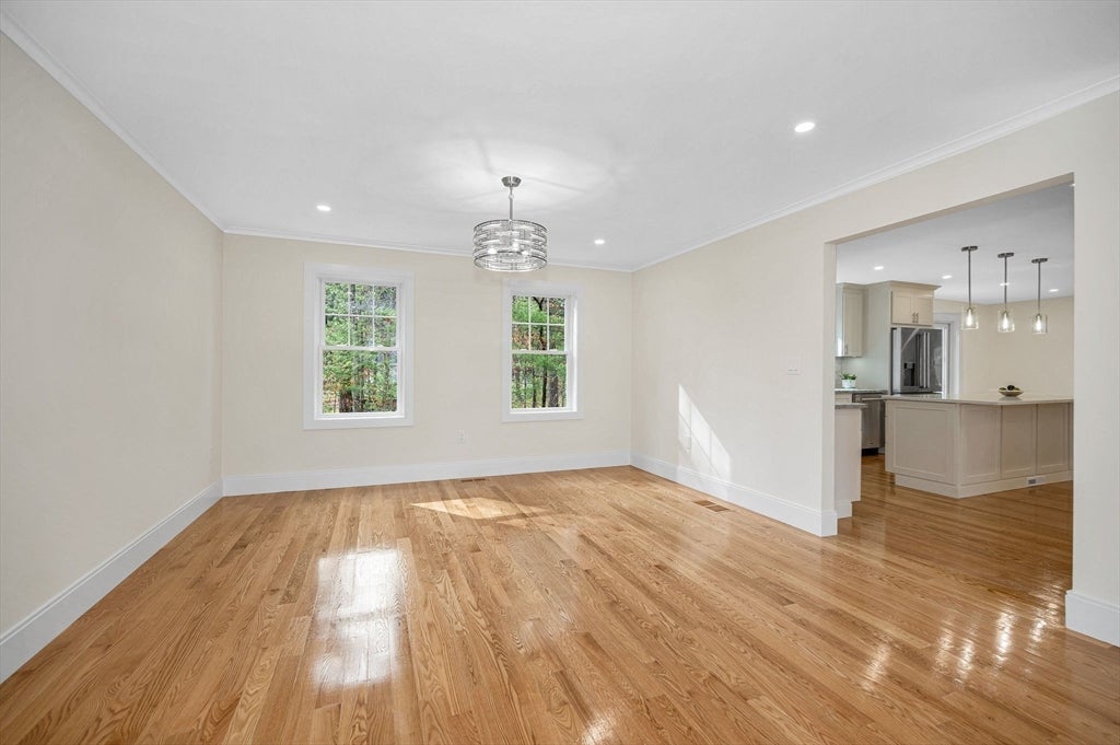 Wilmington, Massachusetts, 01887, United States, 4 Bedrooms Bedrooms, ,3 BathroomsBathrooms,Residential,Active,2043113